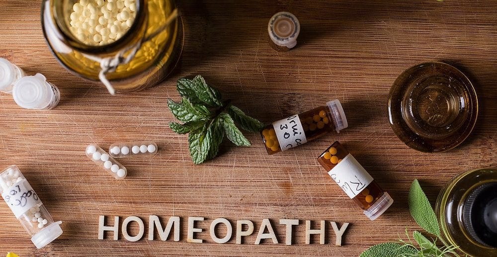 العلاج بالمواد الطبيعية